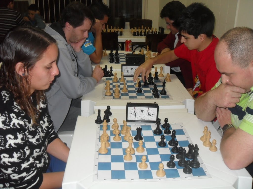 ETEC - SP - 2009) o xadrez é considerado mundialmente um jogo de