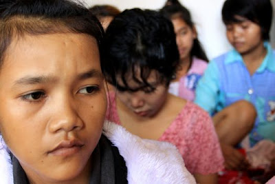 မေလးရွားအစုိးရႏွင့္ ျမန္မာအစုိးရၾကား ေျမဇာပင္ျဖစ္ရရွာဦးမည့္ ျမန္မာအမ်ဳိးသမီးမ်ားဘ၀ (ေပးစာ)
