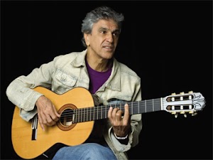Reviviendo dos momentos de Caetano Veloso: 1972 y 2004. Relanzamiento histórico y álbum inédito en Brasil para conmemorar los 70 años del compositor.