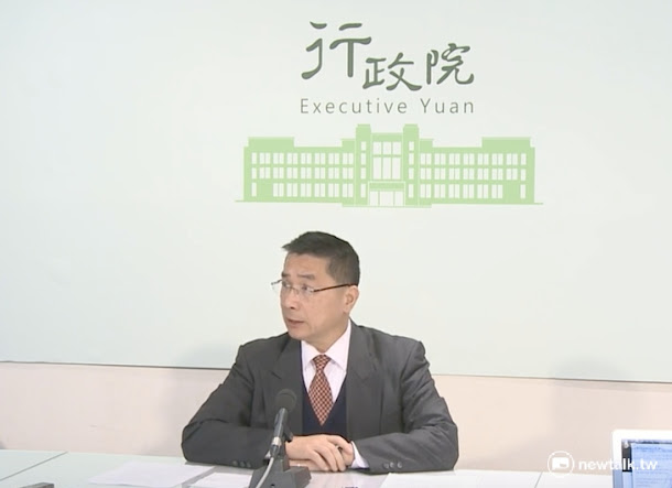 行政院發言人徐國勇23日公佈行政立法協調會報所討論的優先法案內容,以年金改革及經濟建設為首、未見婚姻平權法案。 行政院發言人徐國勇23日公佈行政立法協調會報所討論的優先法案內容,以年金改革及經濟建設為首、未見婚姻平權法案。