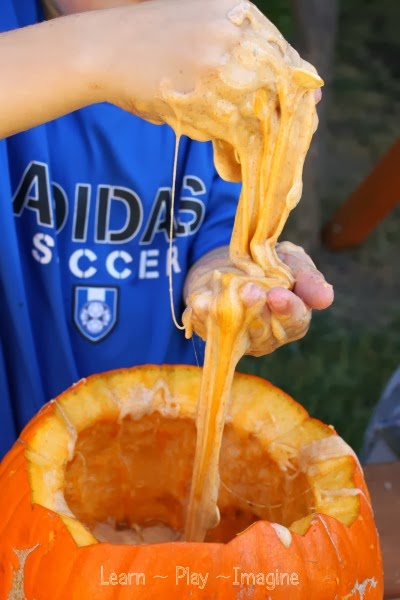 Pumpkin slime recipe for play - Fall sensory play that's ooey gooey and stretchy and provides hours of fun!
