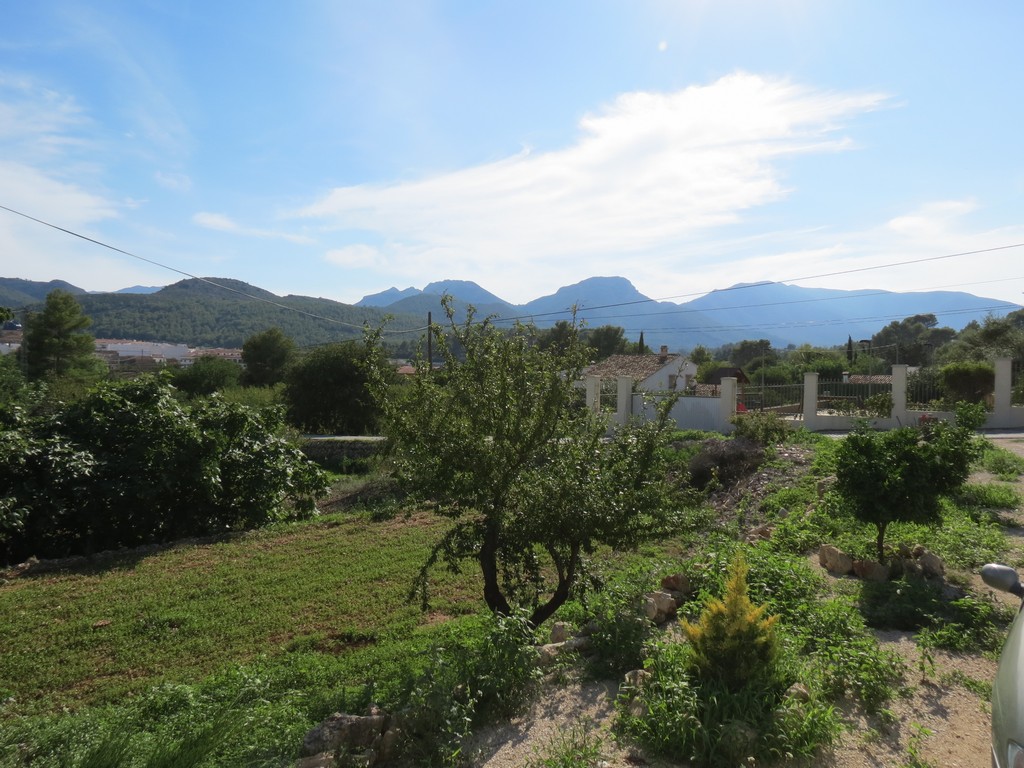 CB Property Sales Villa for sale in Jalon Valley 300m from the town