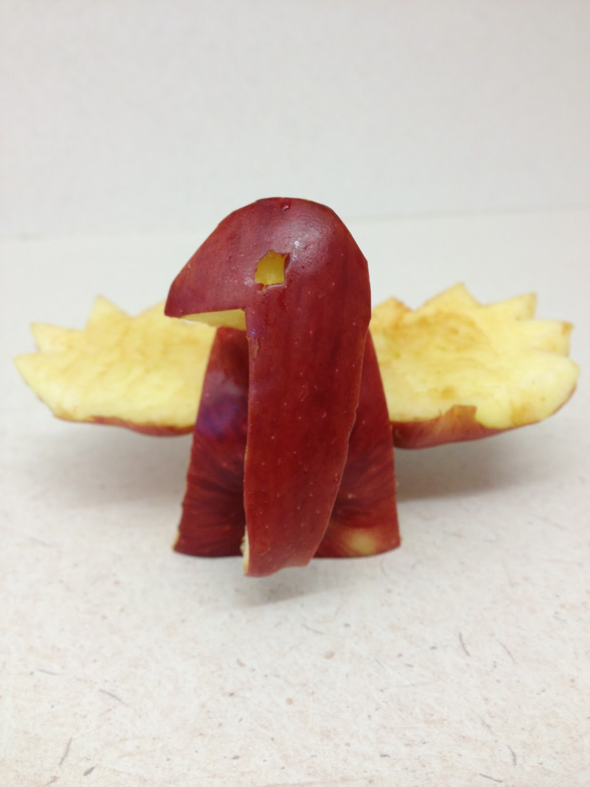 Food Art "Garnishes Apple Bird"