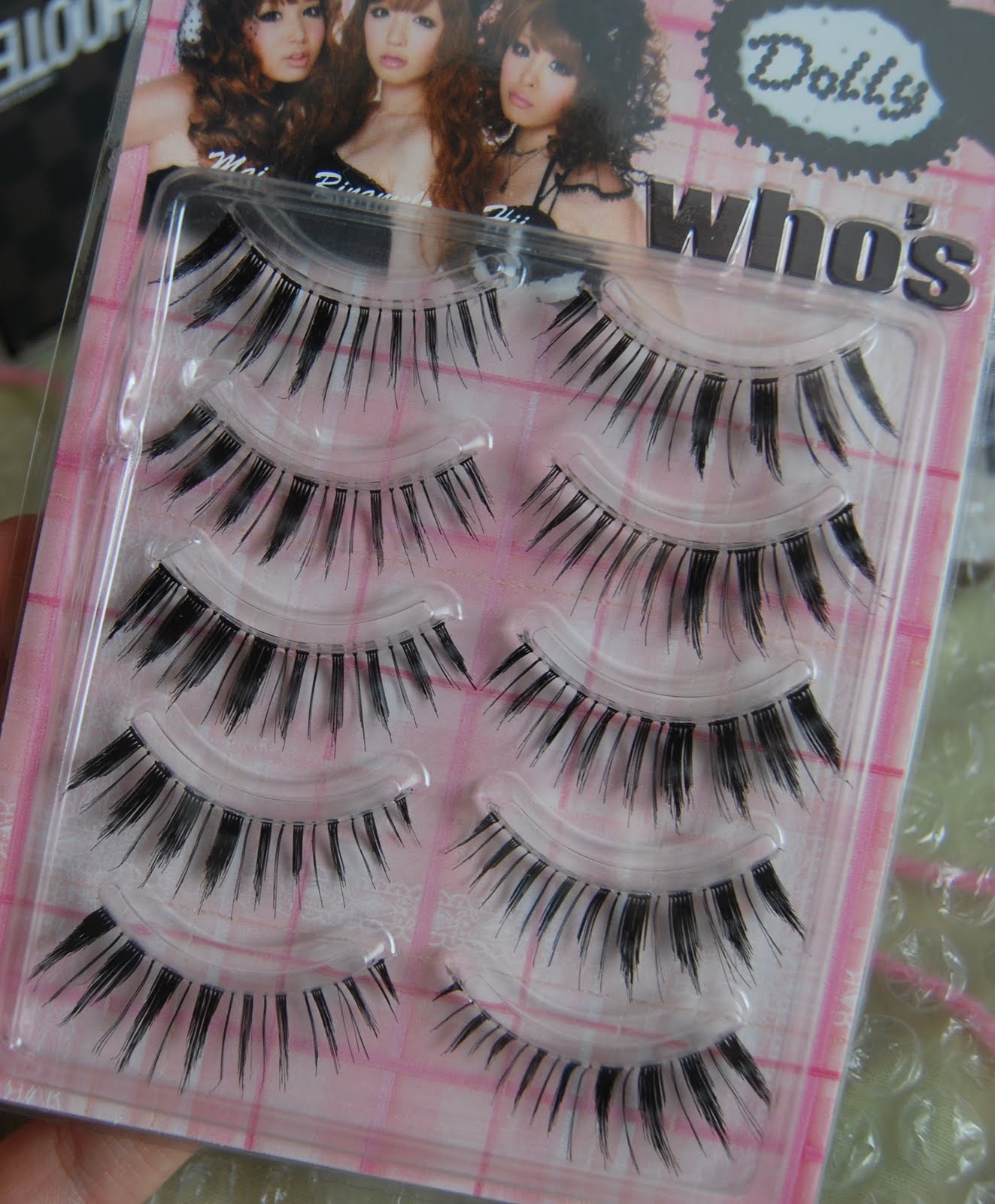 to the madness DECOLOG who's DOLLY Fake Eyelashes Review