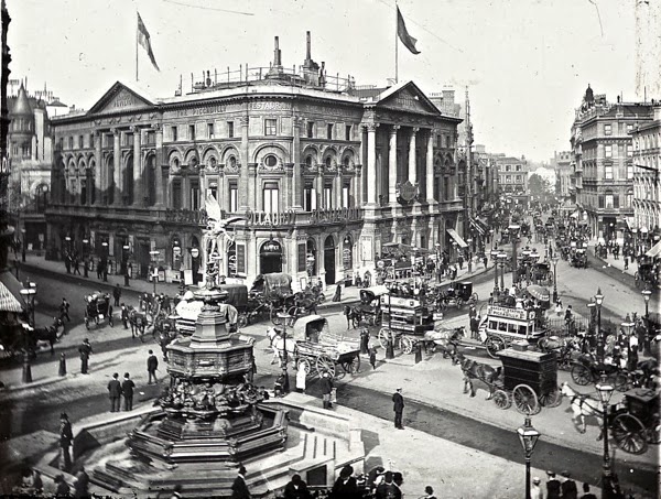 What Did  Piccadilly Circus Look Like   Ago 