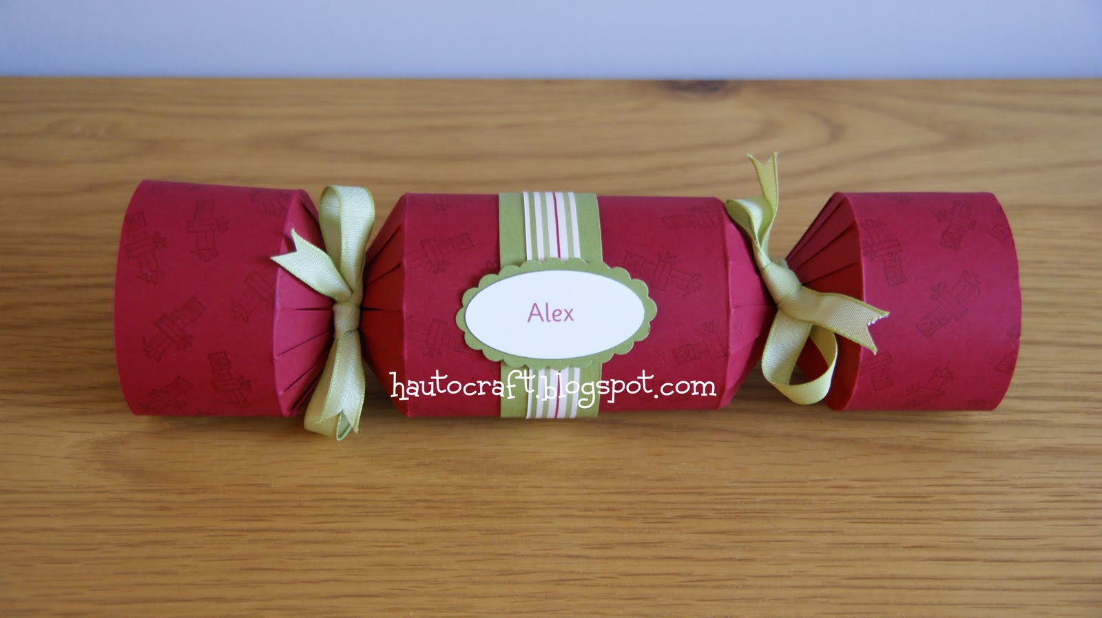 Hau To Craft Christmas Crackers