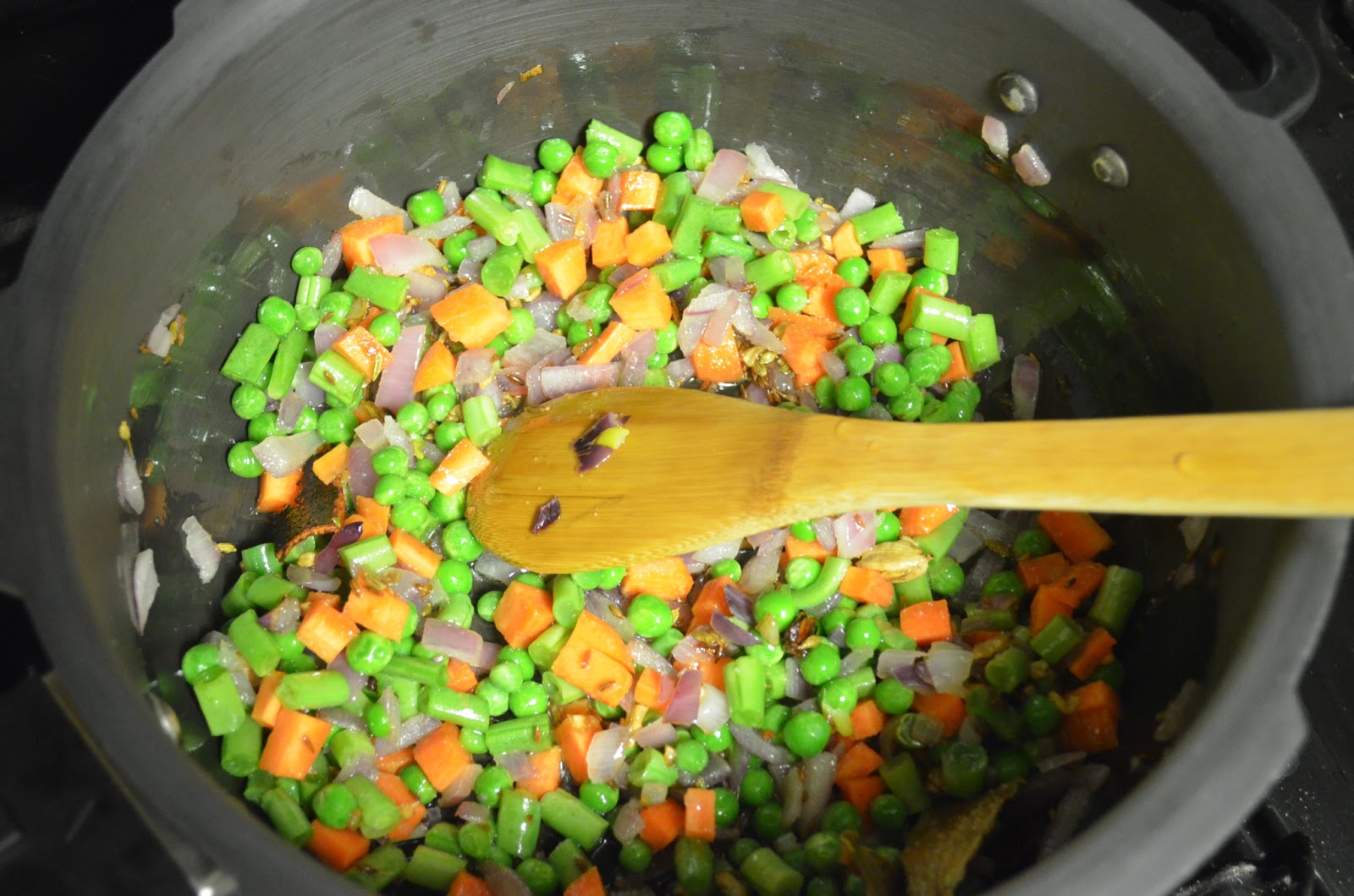 Dishing With Divya Veg Pulao / Vegetable Pulav / Vegetable Rice