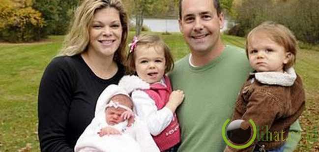 Wanita yang melahirkan anak-anak dengan waktu kelahiran yang unik Wanita yang melahirkan anak-anak dengan waktu kelahiran yang unik