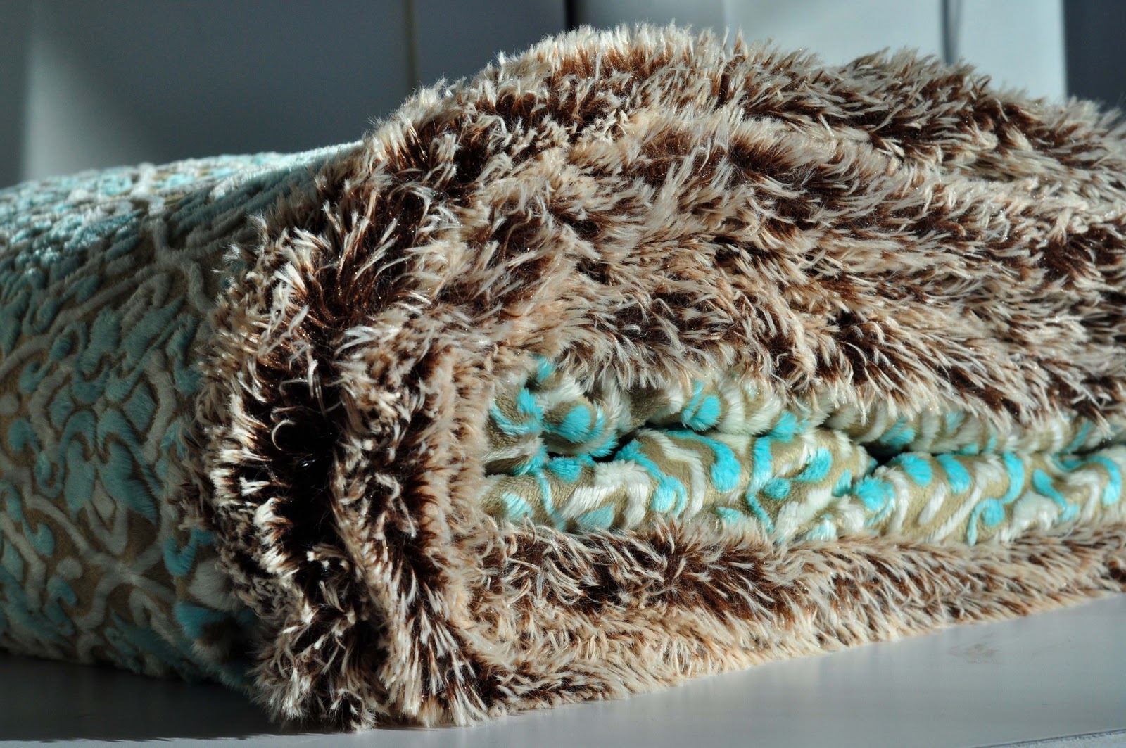 Aesthetic Nest Sewing Minky Ultimate Couch Blanket (Howto)