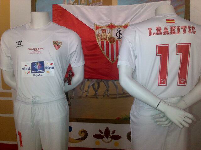 Sevilla+2014+Europa+League+Final+Kit+(2)