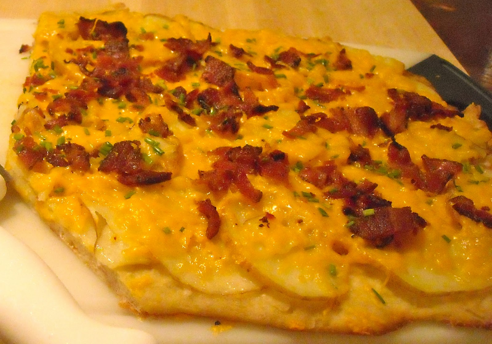 Blonde in the Kitchen Potato, Cheddar & Bacon Pizza
