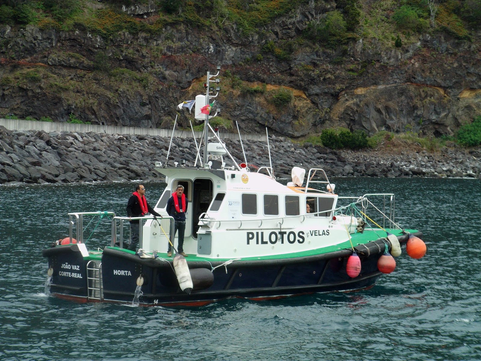 PORTO DA CALHETA Lancha de Pilotos João Vaz CorteReal