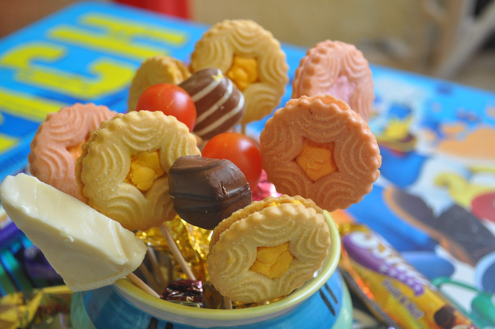 N e i v e d y a m BritanniaTreat Fruit Cream Biscuits