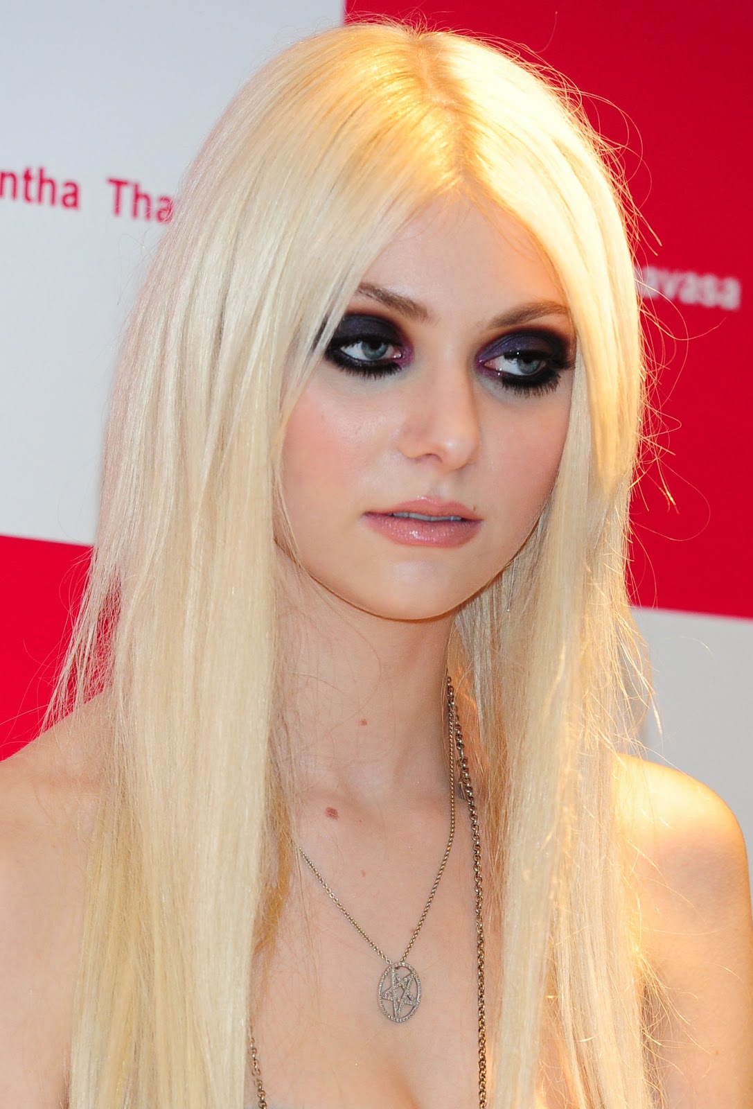 Taylor Momsen hot imag... Taylor Momsen