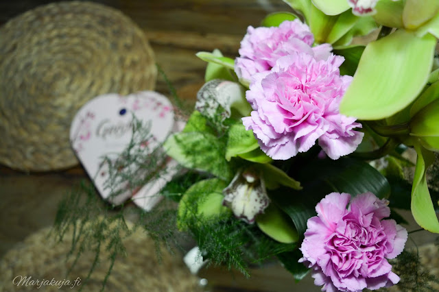 kukka kukkakimppu orkidea asetelma syntymäpäiväkimppu onnittelu