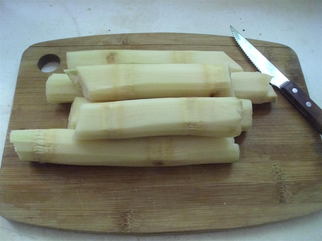 The DoItYourself Mom DIY Fresh Sugarcane (or Sugar Cane) Syrup