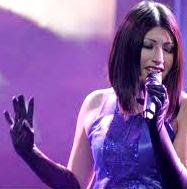 Imitadora de Laura Pausini Foto de Laura Pausini peruana cantando