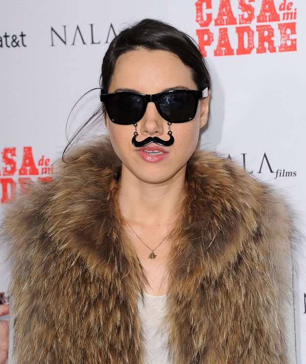 Aubrey Plaza Smoking