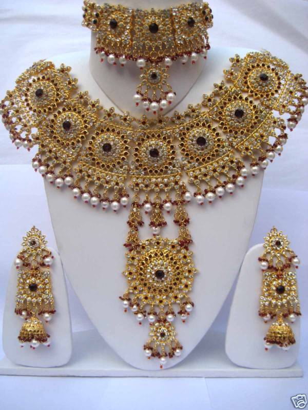 Lizl S Blog South Indian Actress Anushka With Designer Gold And