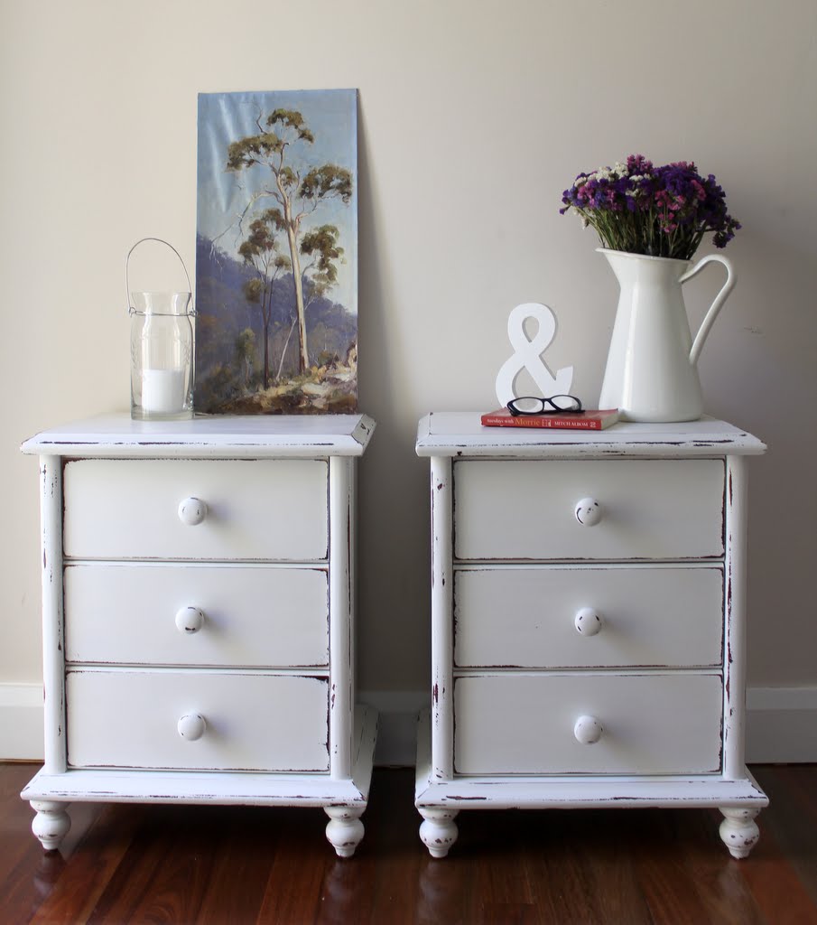 Lilyfield Life: Shabby Chic White Bedside Tables