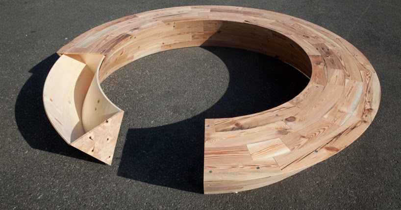 Banco de madera circular con almacenamiento oculto en su interior