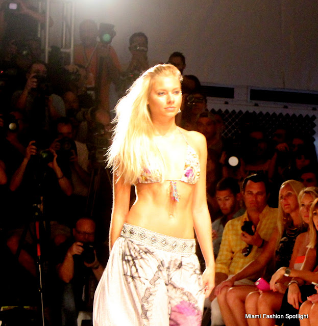 Agua bendita Collection at MBFWS 2014