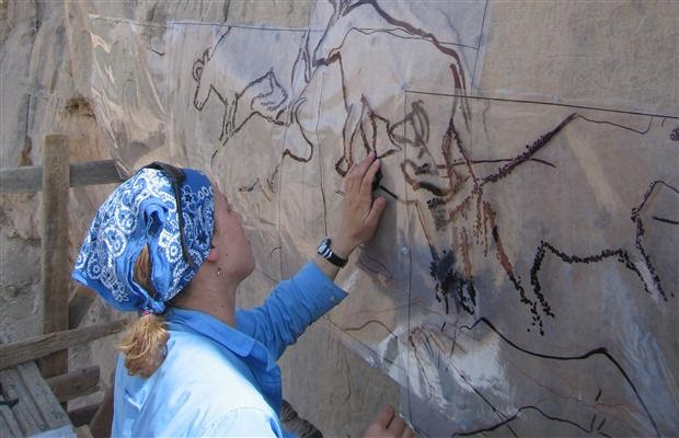 10 000 YEAR OLD SYMBOLS AND ART FOUND IN EGYPTIAN ROCK FORMATION visual data 2