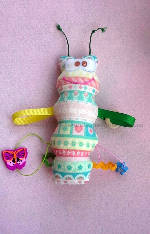 гусеничка текстильная погремушка