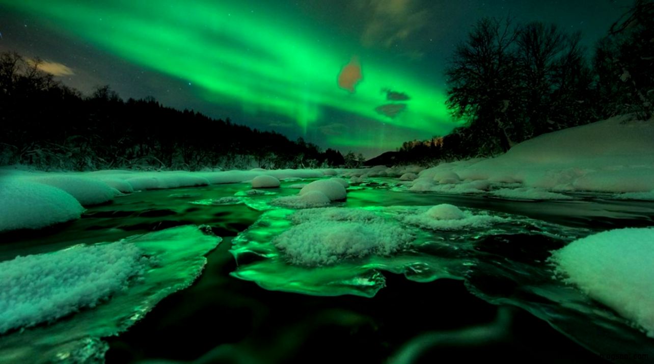 Aurora borealis over green frozen river wallpaper 96730 Aurora borealis over green frozen river wallpaper 96730