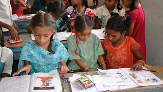 indian-school-kids-studying