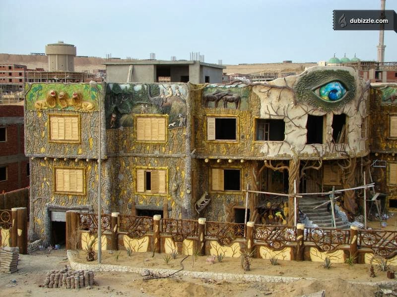 تخيل رمز الاعور الدجال عدو المهدى على فيلا بمصر Lions+on+the+facade