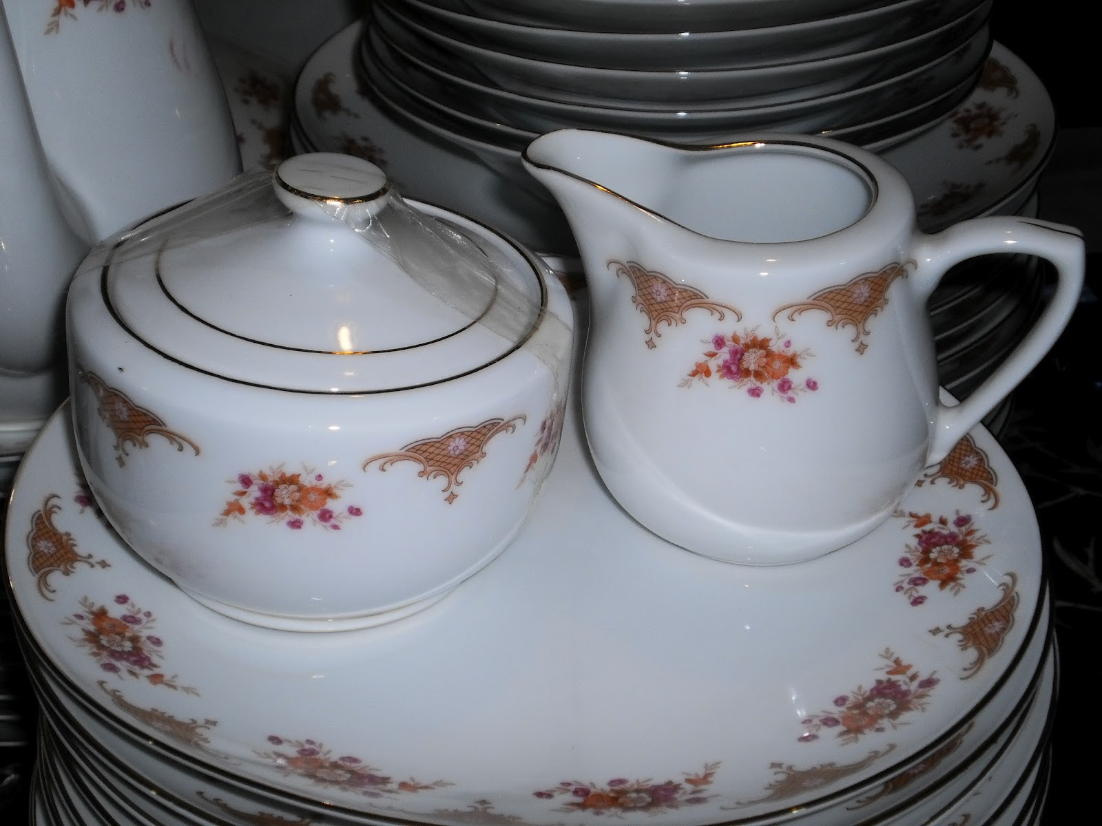 Bonnie's collection Mixed Flower Design Full Tea set With Dinner set.