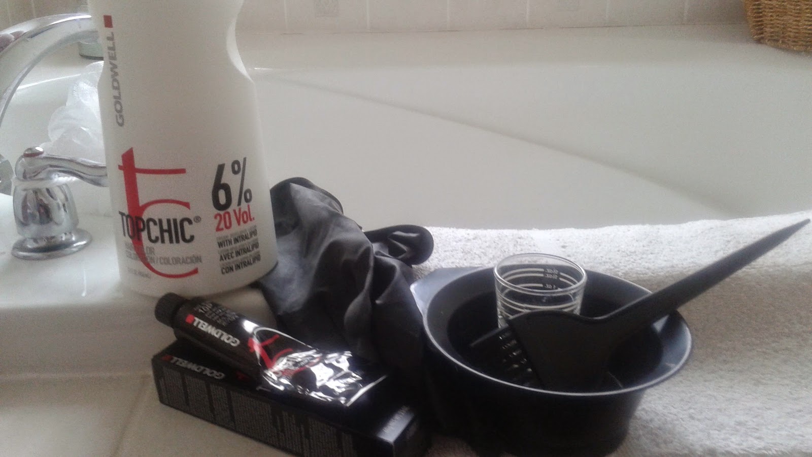 Health and Beauty Girl DIY How To Lighten Roots at Home Between