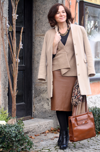 https://ladyofstyle.com/2014/12/how-to-wear-beige-without-looking-frumpy-in-winter.html