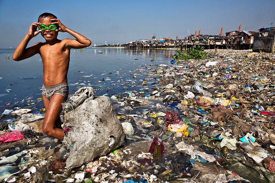 #9 He Spends Each Morning Looking For Recyclable Plastic That He Can Sell For 35 Cents Per Kilo To Help His Family - 22 Heartbreaking Photos Of Pollution That Will Inspire You To Recycle #9 He Spends Each Morning Looking For Recyclable Plastic That He Can Sell For 35 Cents Per Kilo To Help His Family - 22 Heartbreaking Photos Of Pollution That Will Inspire You To Recycle
