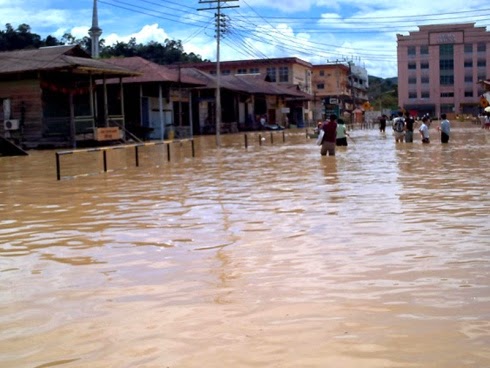 KEADAAN BANJIR DI BEAUFORT KIAN TAMBAH BURUK  Buletin Semasa Sabah
