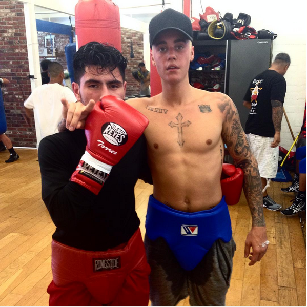 Justin y Lil Za boxeando en "Teen Goose Boxing" en Van Nuys Justin
