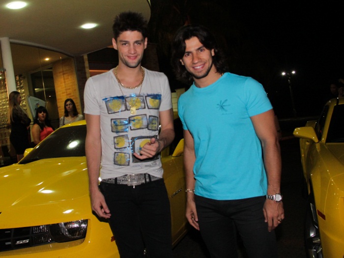 Fa Clube Oficial Eternal Love Munhoz Mariano Dupla Munhoz E Mariano Tem Camaro Amarelo So Para Divulgar O Hit Sertanejo Do Momento fa clube oficial eternal love munhoz mariano blogger