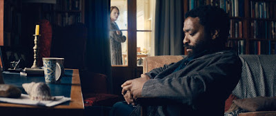 Image of Margot Robbie and Chiwetel Ejiofor in the post-apocalyptic drama Z for Zachariah
