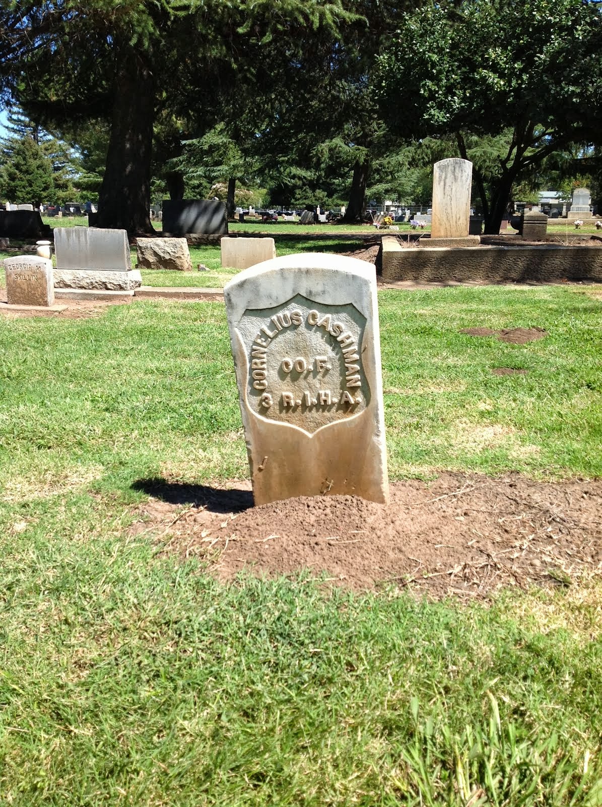 Headstone of Cornelius Cashman, Private with 3rd Rhode Island Heavy Artillery, Co. F.