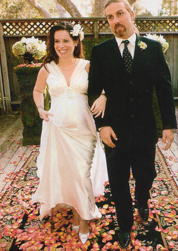 News Feed Pretty Little Liars Star Divorcing