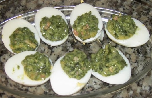 Huevos Rellenos De Merluza Y Espinacas
