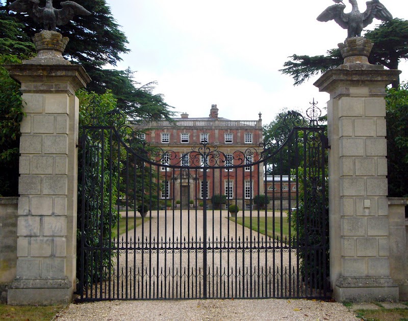 loveisspeed....... Inside Jasper Conran's "Ven House" magnificent