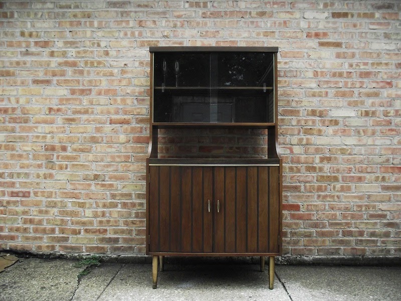 Vintage Ground Mid Century Bar / Hutch