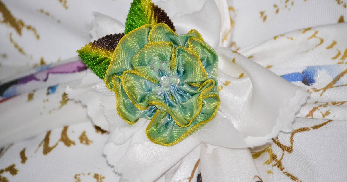 A SCRAPBOOK OF INSPIRATION Embellish your Throw Pillows for Spring