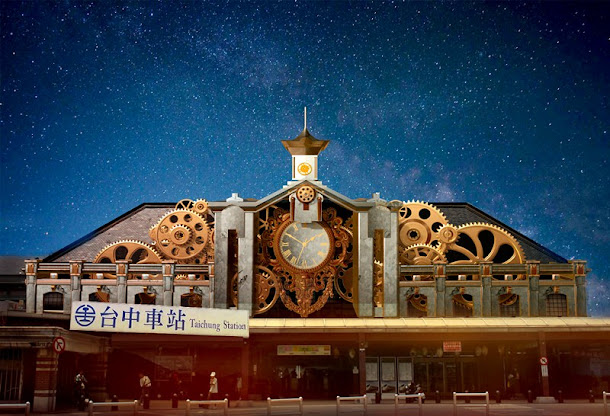 台中百年車站今晚上演光雕秀。 台中百年車站今晚上演光雕秀。