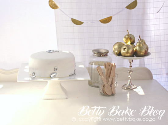 bling party, gold cake, sparkly, shiny, glitter, ombre cake, pink cake, 