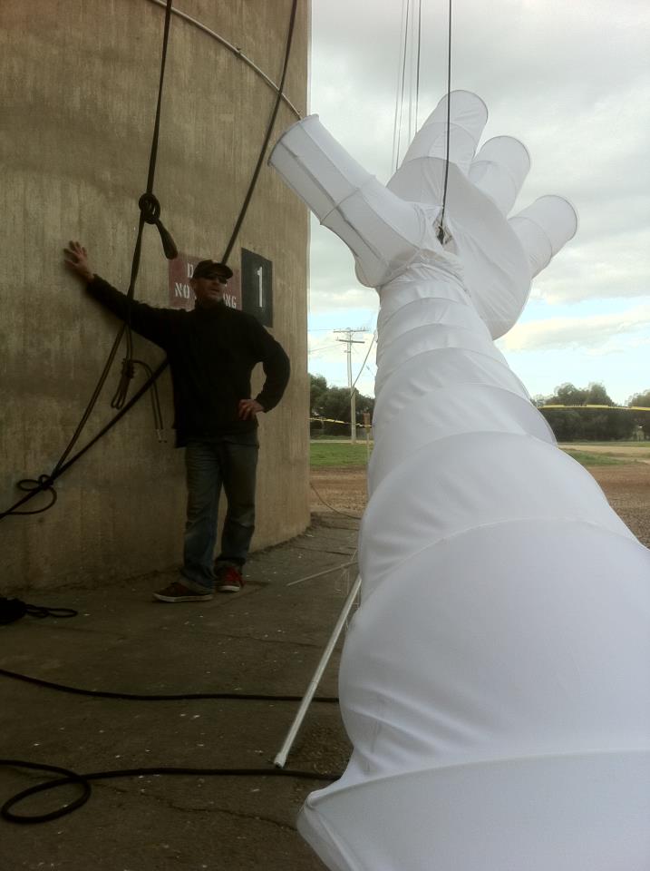 Dave Jones Art The Making of a Giant Puppet Part 5 (it lives!)