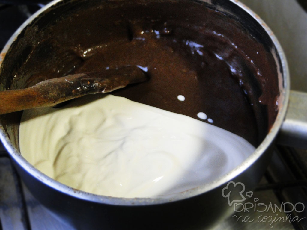 Brisando na Cozinha: Bolo de lim\u00e3o com brigadeiro e morangos (Bolo de ...