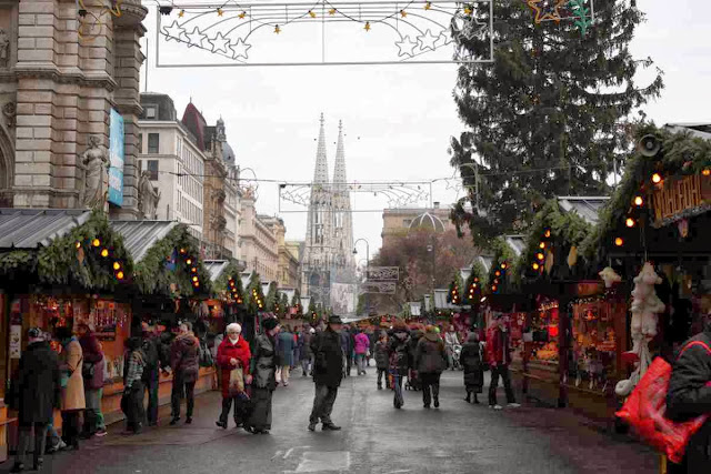 Christmas Market at Rathausplatz in Vienna © Copyright Monika Fuchs, TravelWorldOnline
